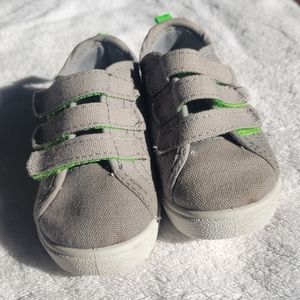 Boy tan canvas shoes Size 7  velcro straps lime green accents By AND1